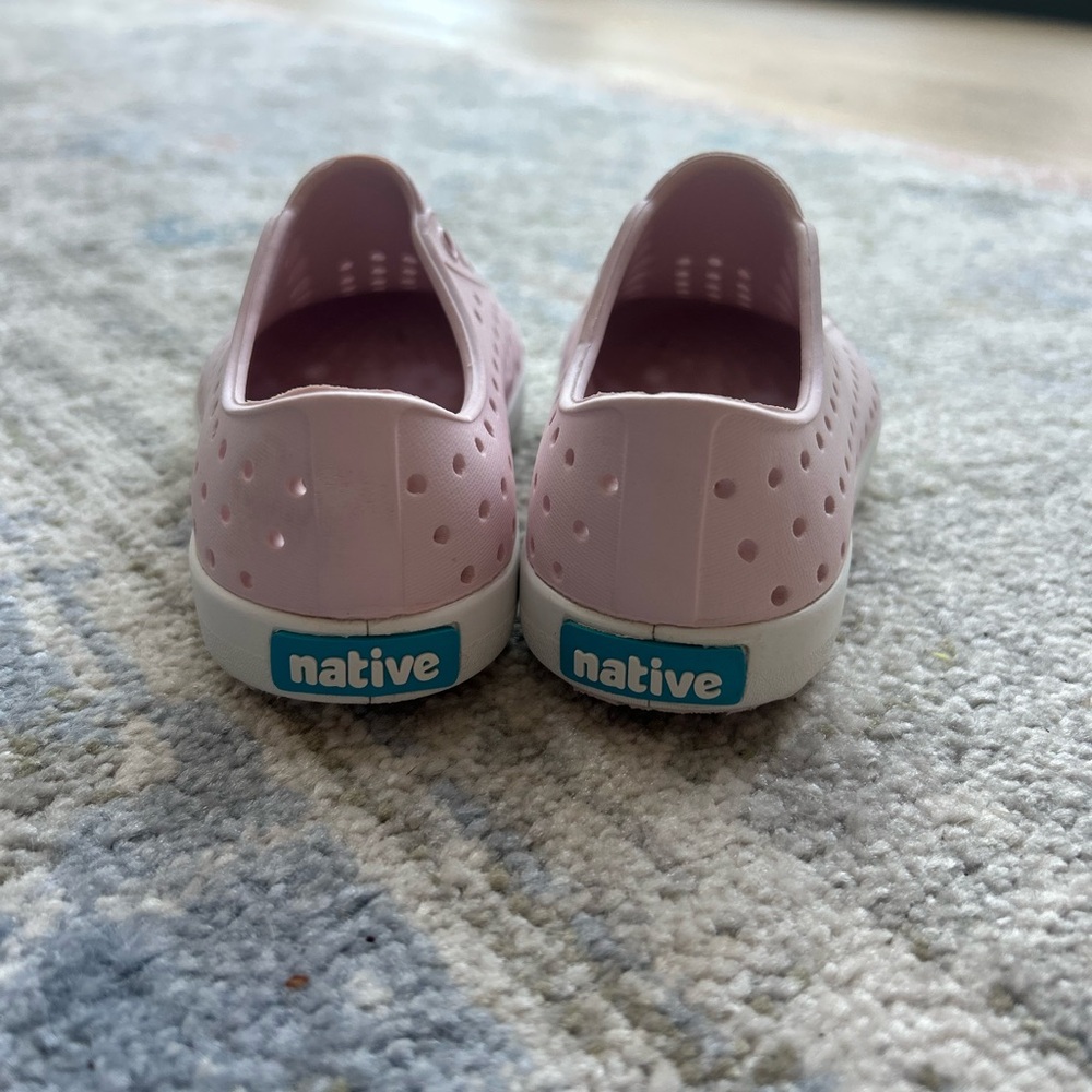 Native Kids Shoes - Pink and white Size 8 - Picture 3 of 4